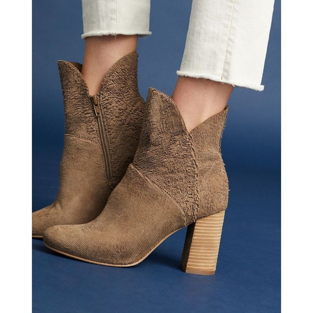 Seychelles Taupe Brown Textured Fabric Split V-Cut Block Heel Ankle Boots Size 7